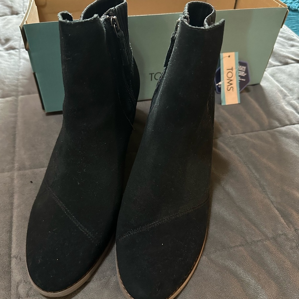 Toms Black Ankle Booties with Elastic Panels